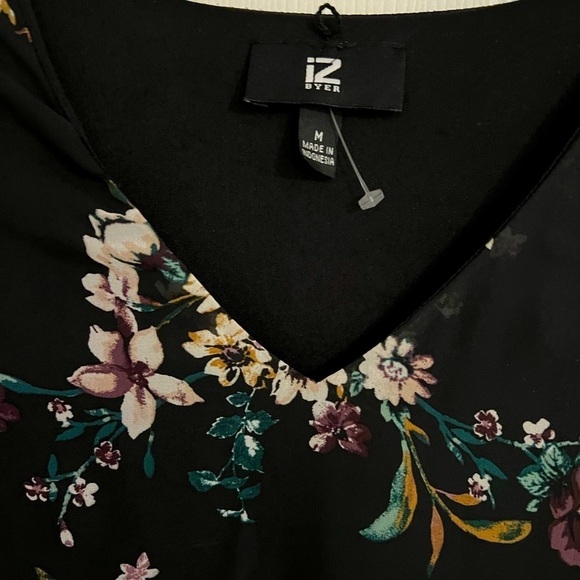IZ Byer Stunning Floral on Black  Ruffle Bell Sleeve Blouse Size M - Picture 14 of 16